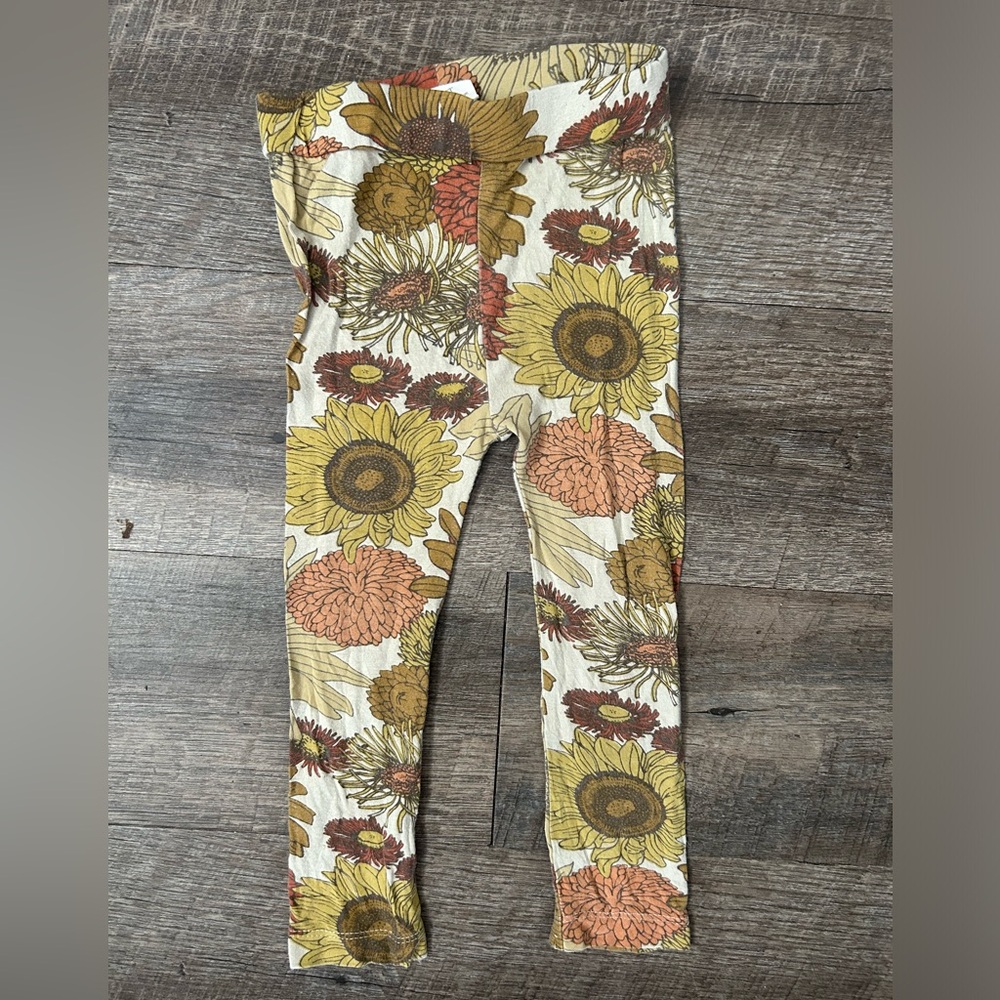 Kate Quinn leggings